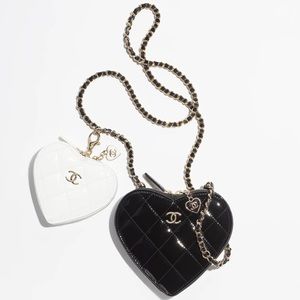Hard to get! 2023 chanel patent heart bag / clutch